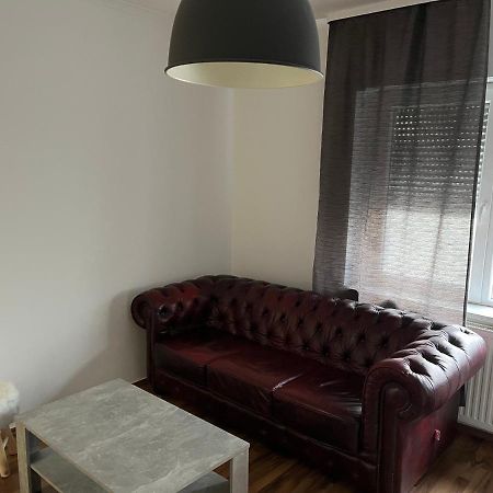 Schone Kleine Wohnung Mit Terrasse Nahe Centro Oberhausen  Exterior foto