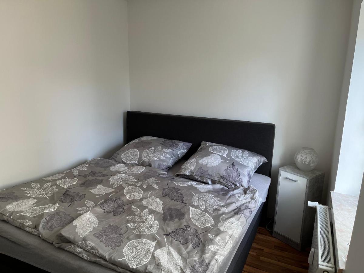 Schone Kleine Wohnung Mit Terrasse Nahe Centro Oberhausen  Exterior foto
