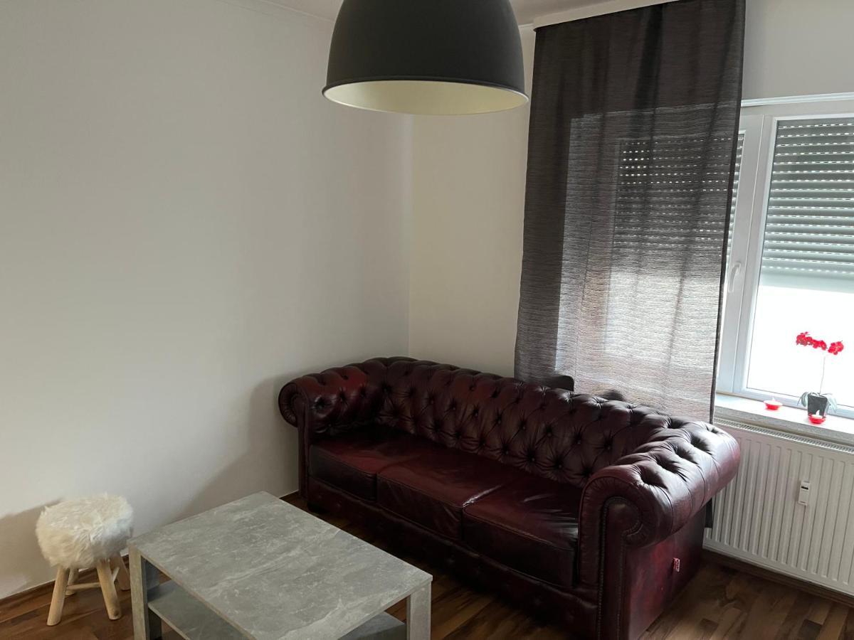 Schone Kleine Wohnung Mit Terrasse Nahe Centro Oberhausen  Exterior foto